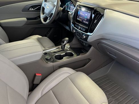 Used 2021 Chevrolet Traverse Premier FWD image 17