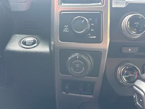 Used 2017 Ford F150 Platinum w/ Equipment Group 701A Luxury image 21