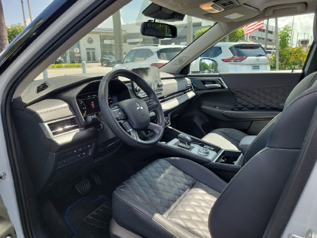 Used 2023 Mitsubishi Outlander SEL AWD/4WD image 15