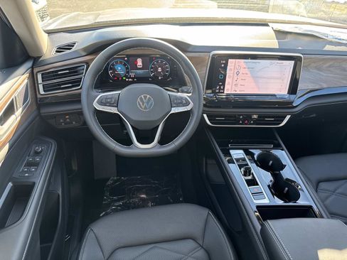 New 2026 Volkswagen Atlas SE image 9