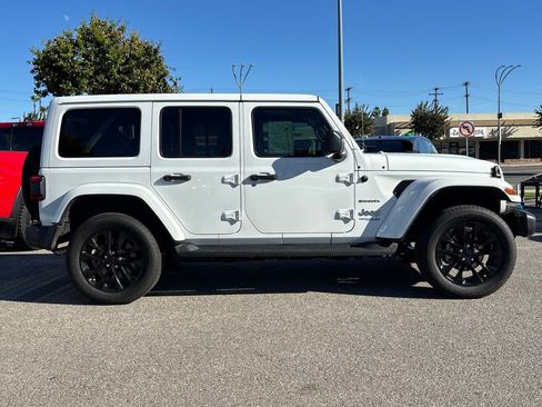 Used 2022 Jeep Wrangler Unlimited Sahara image 3
