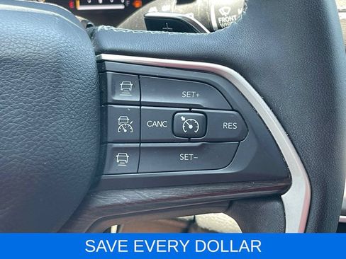 Used 2023 Jeep Grand Cherokee L Limited AWD/4WD image 18