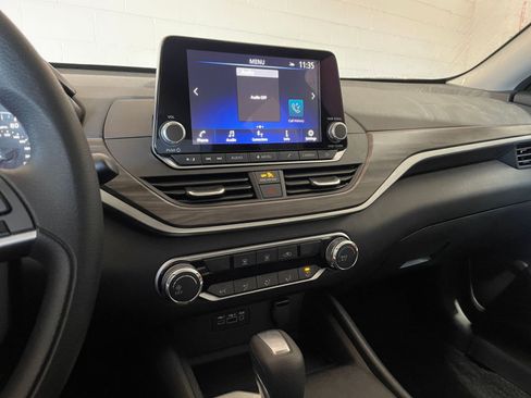 Used 2025 Nissan Altima 2.5 SV image 17