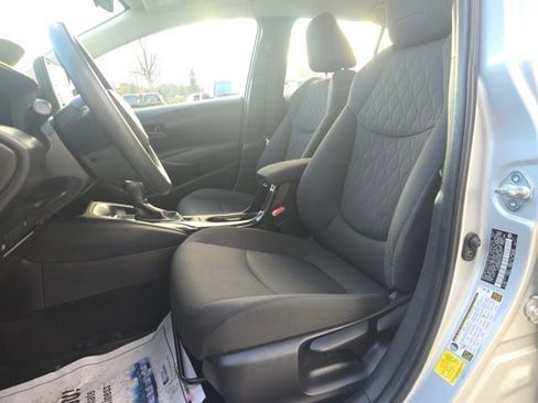 Used 2022 Toyota Corolla LE image 9