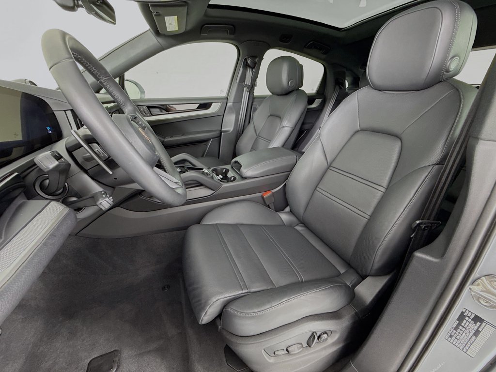 Certified 2026 Porsche Cayenne Coupe AWD/4WD image 5