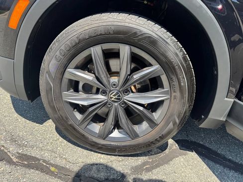Used 2023 Volkswagen Tiguan SE AWD/4WD image 35
