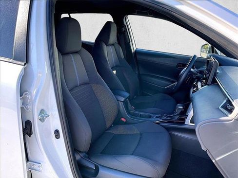 Used 2024 Toyota Corolla Cross SE image 9