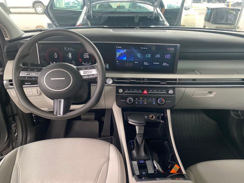 Certified 2025 Hyundai Tucson SE image 12