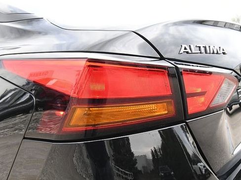 Used 2025 Nissan Altima 2.5 SV FWD image 27