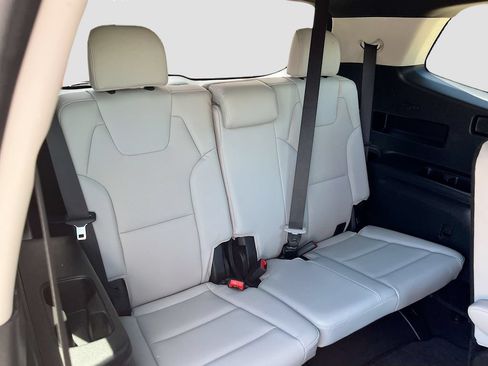 Used 2024 Kia Telluride EX w/ EX Captain's Chair Package AWD/4WD image 29