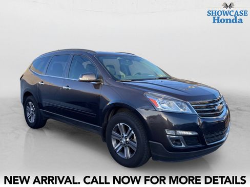 Used 2017 Chevrolet Traverse LT FWD image 6
