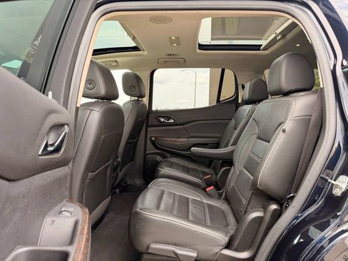 Used 2021 GMC Acadia Denali w/ Denali Technology Package FWD image 5