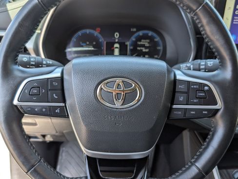 Used 2023 Toyota Highlander Platinum FWD image 19