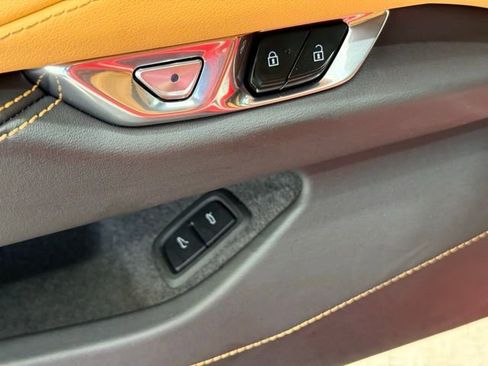 Used 2020 Chevrolet Corvette Stingray Preferred Cpe w/ 2LT Preferred Equipment Group image 18