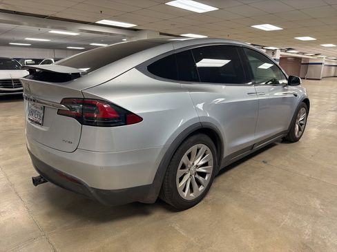 Used 2017 Tesla Model X 100D image 4