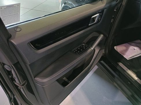 Used 2019 Porsche Cayenne AWD/4WD image 14