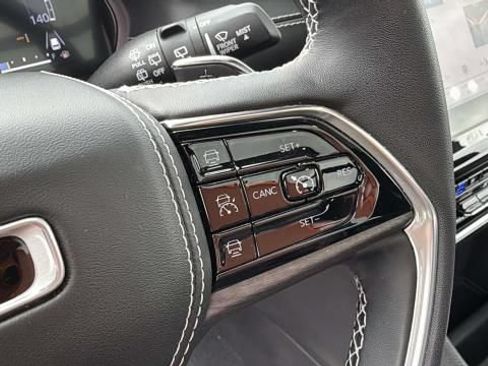 Used 2022 Jeep Grand Cherokee Overland AWD/4WD image 20