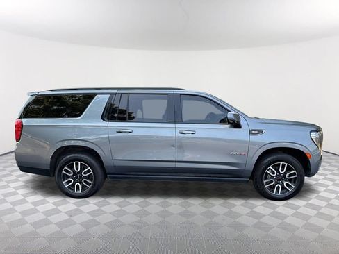 Used 2022 GMC Yukon XL AT4 w/ Technology Package AWD/4WD image 4