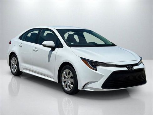 Certified 2025 Toyota Corolla LE FWD image 3