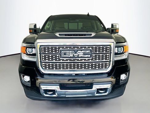 Used 2019 GMC Sierra 2500 Denali w/ Duramax Plus Package AWD/4WD image 2
