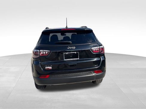 Used 2025 Jeep Compass Latitude w/ Convenience Group AWD/4WD image 5