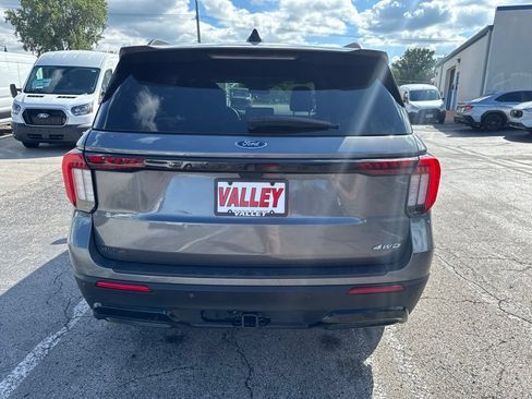 Used 2025 Ford Explorer ST-Line w/ ST-Line Street Pack AWD/4WD image 11