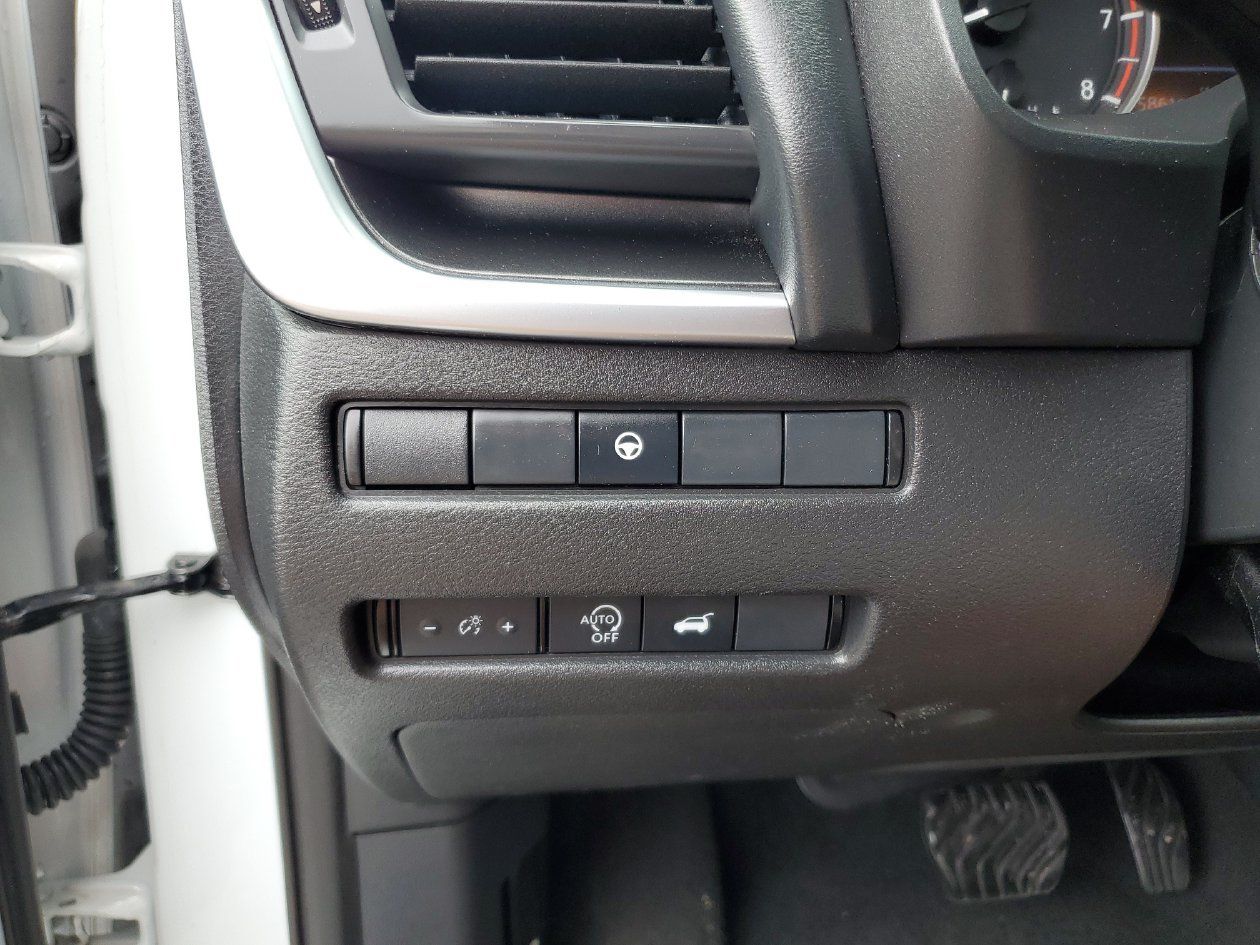 Used 2024 Nissan Rogue SV FWD image 27