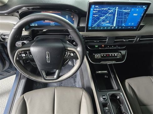 New 2026 Lincoln Corsair Premiere image 16