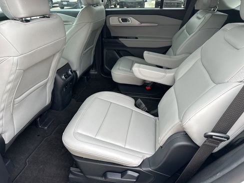 Used 2025 Ford Explorer Active w/ Active Comfort Package RWD image 24