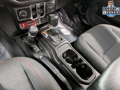 Used 2024 Jeep Wrangler Unlimited Rubicon w/ Technology Group image 14