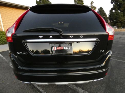 Used 2016 Volvo XC60 T6 Platinum image 10