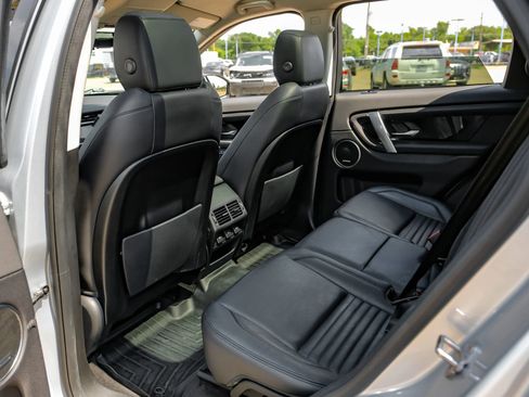 Used 2020 Land Rover Discovery Sport SE image 39