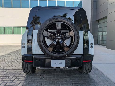 New 2026 Land Rover Defender 110 X-Dynamic SE image 5