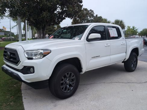 Certified 2023 Toyota Tacoma SR5 w/ Technology Package image 5