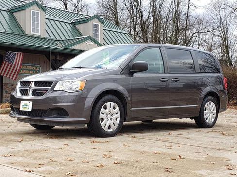 Used 2018 Dodge Grand Caravan SE w/ UConnect Hands-Free Group image 1