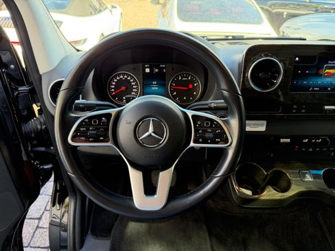 Used 2020 Mercedes-Benz Sprinter 2500 image 33