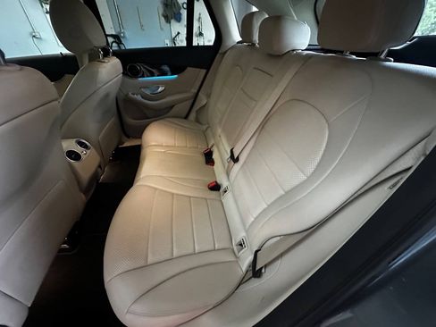 Used 2019 Mercedes-Benz GLC 300 4MATIC image 30