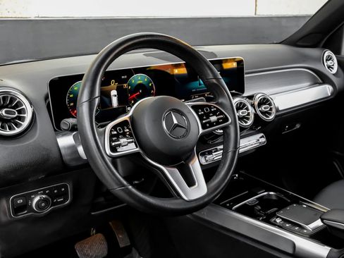 Used 2021 Mercedes-Benz GLB 250 4MATIC w/ Premium Package image 19