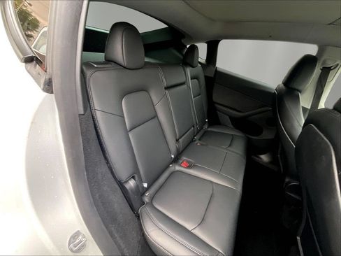 Used 2024 Tesla Model Y Long Range AWD/4WD image 25