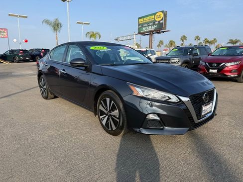 Used 2022 Nissan Altima 2.5 SV w/ SV Premium Package image 1
