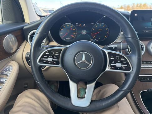 Used 2021 Mercedes-Benz GLC 300 4MATIC image 17