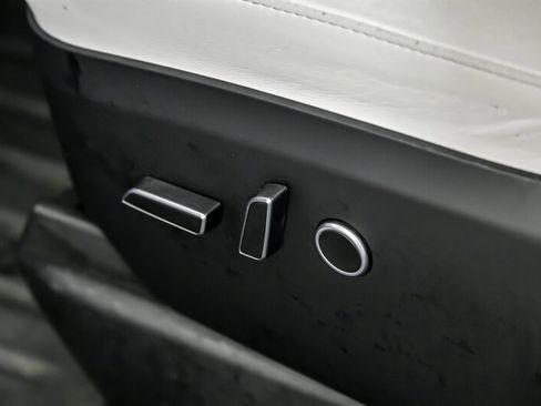 Used 2022 Tesla Model X image 22