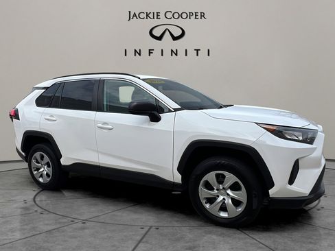 Used 2020 Toyota RAV4 LE image 7