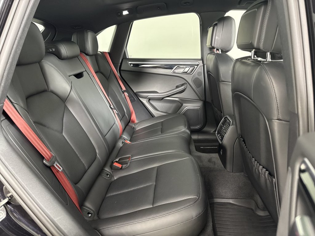 Certified 2023 Porsche Macan AWD/4WD image 23