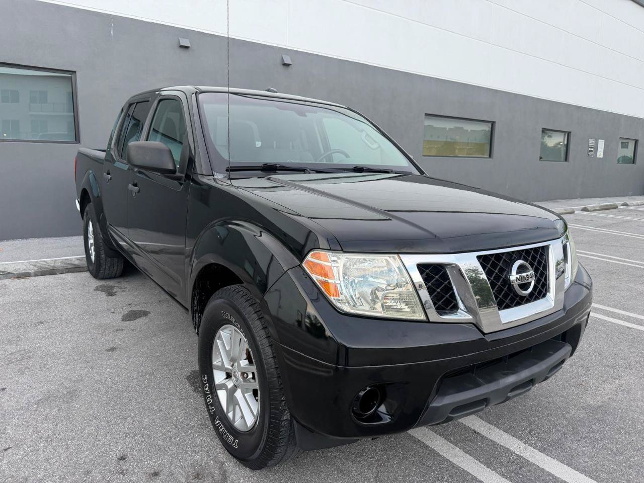 Used 2015 Nissan Frontier SV RWD image 5