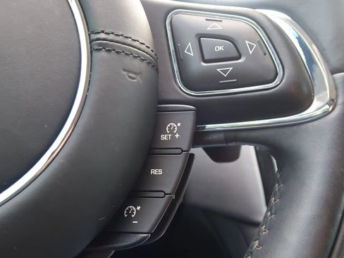 Used 2016 Jaguar XJ R-Sport image 41