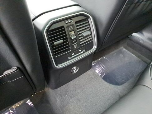 Certified 2026 Porsche Macan image 18