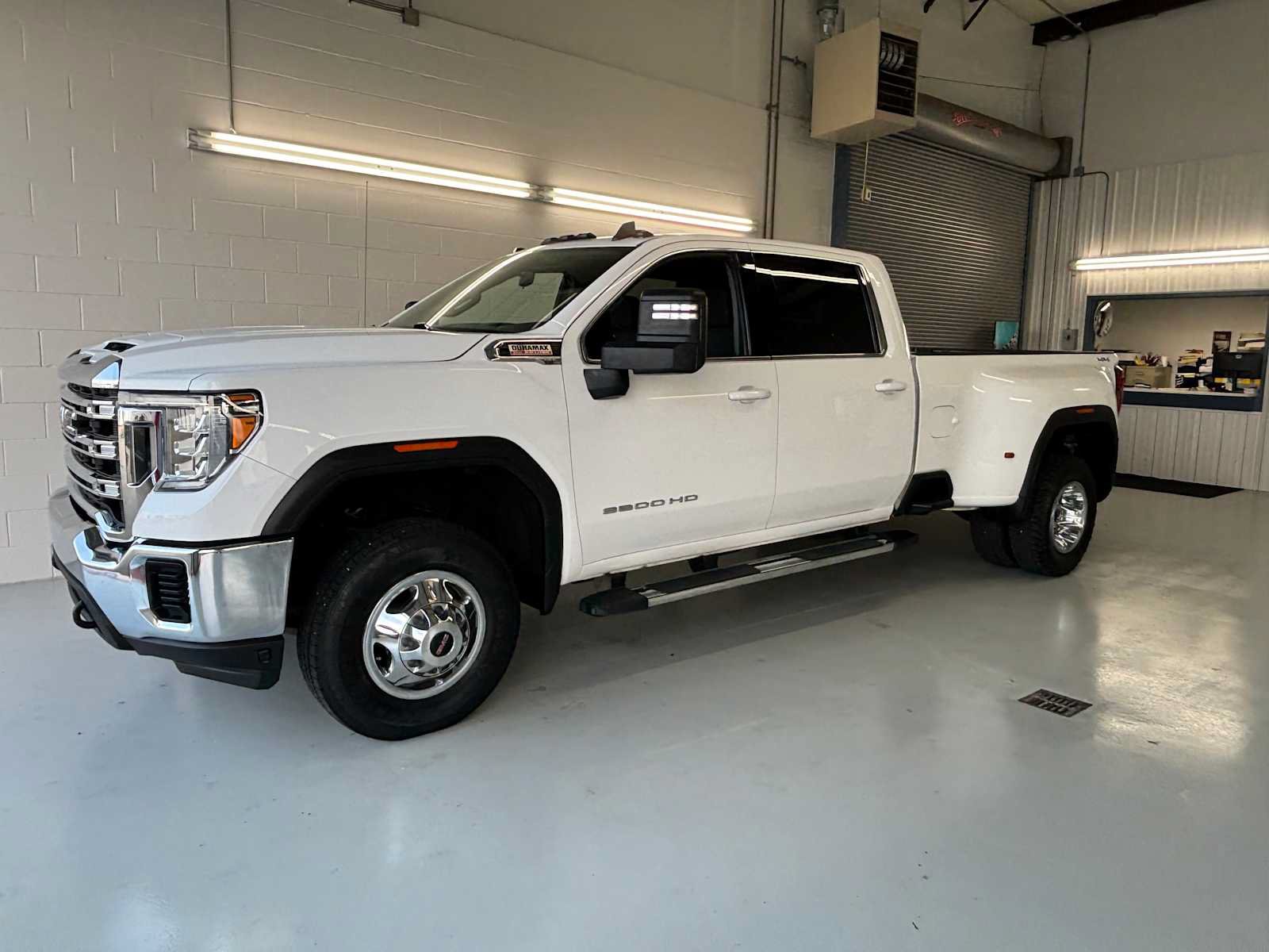 Used 2023 GMC Sierra 3500 SLE AWD/4WD image 2