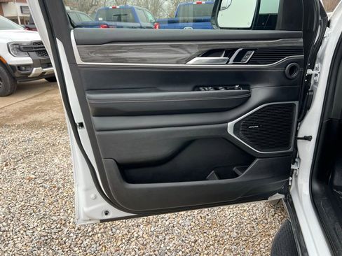 Used 2022 Jeep Wagoneer Series III image 11