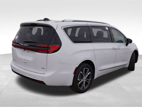 New 2026 Chrysler Pacifica Pinnacle AWD/4WD image 3